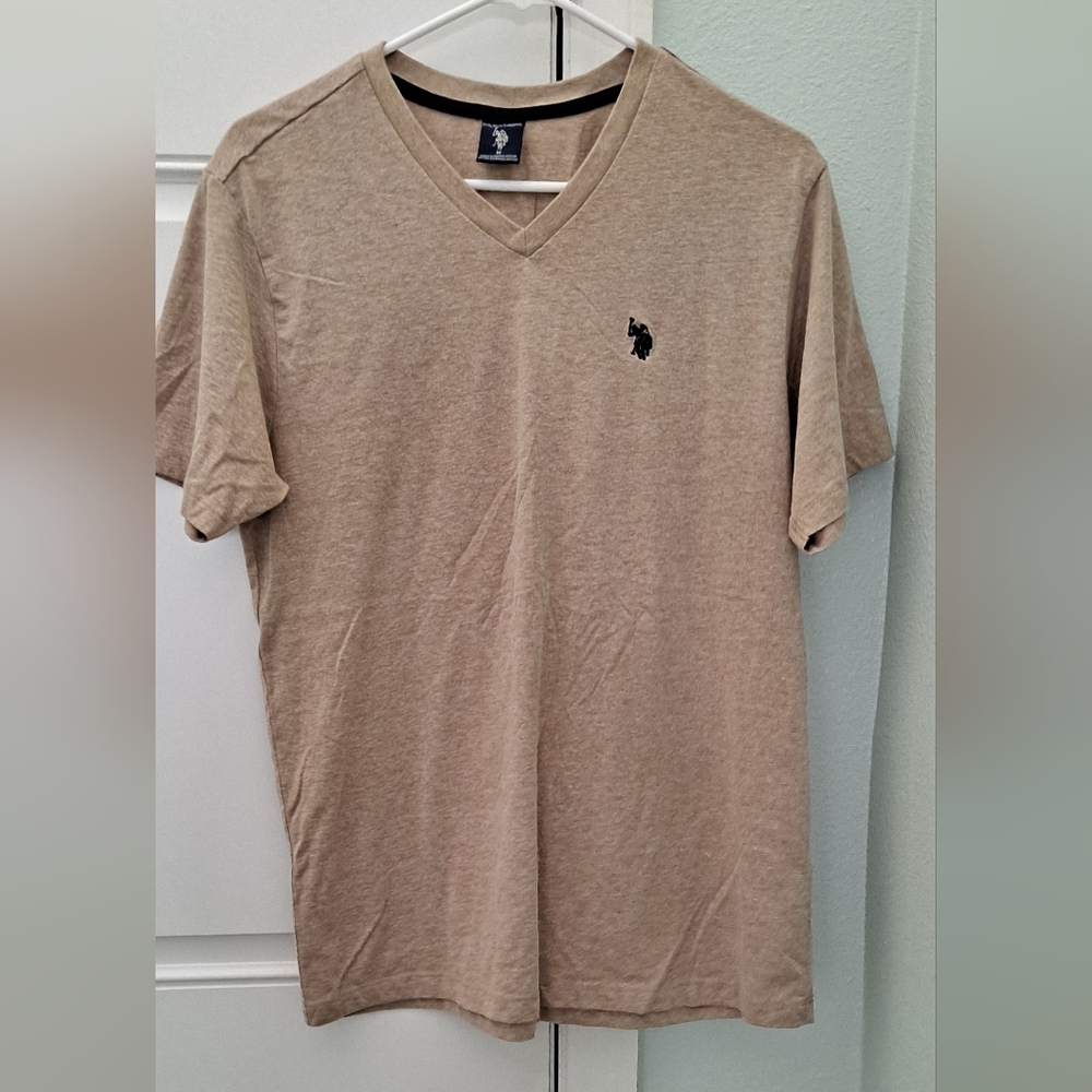 U.S. Polo Assn. Mens V-neck Polo Shirt Size M.